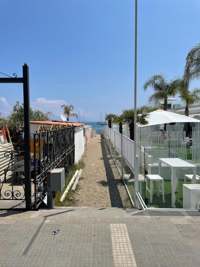 La Finestra Sul Mare Modern Apartment Giardini Naxos Exterior foto