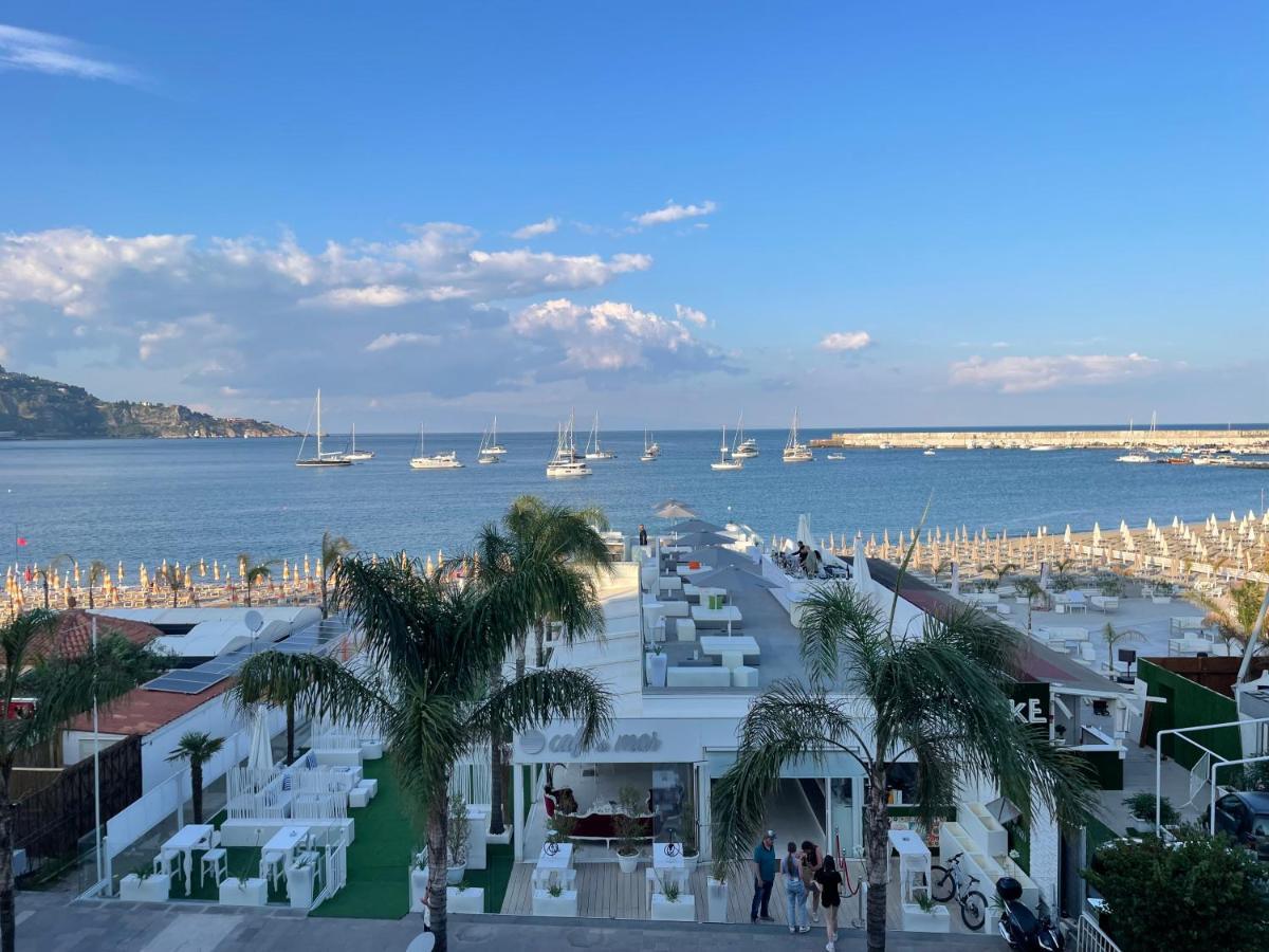 La Finestra Sul Mare Modern Apartment Giardini Naxos Exterior foto