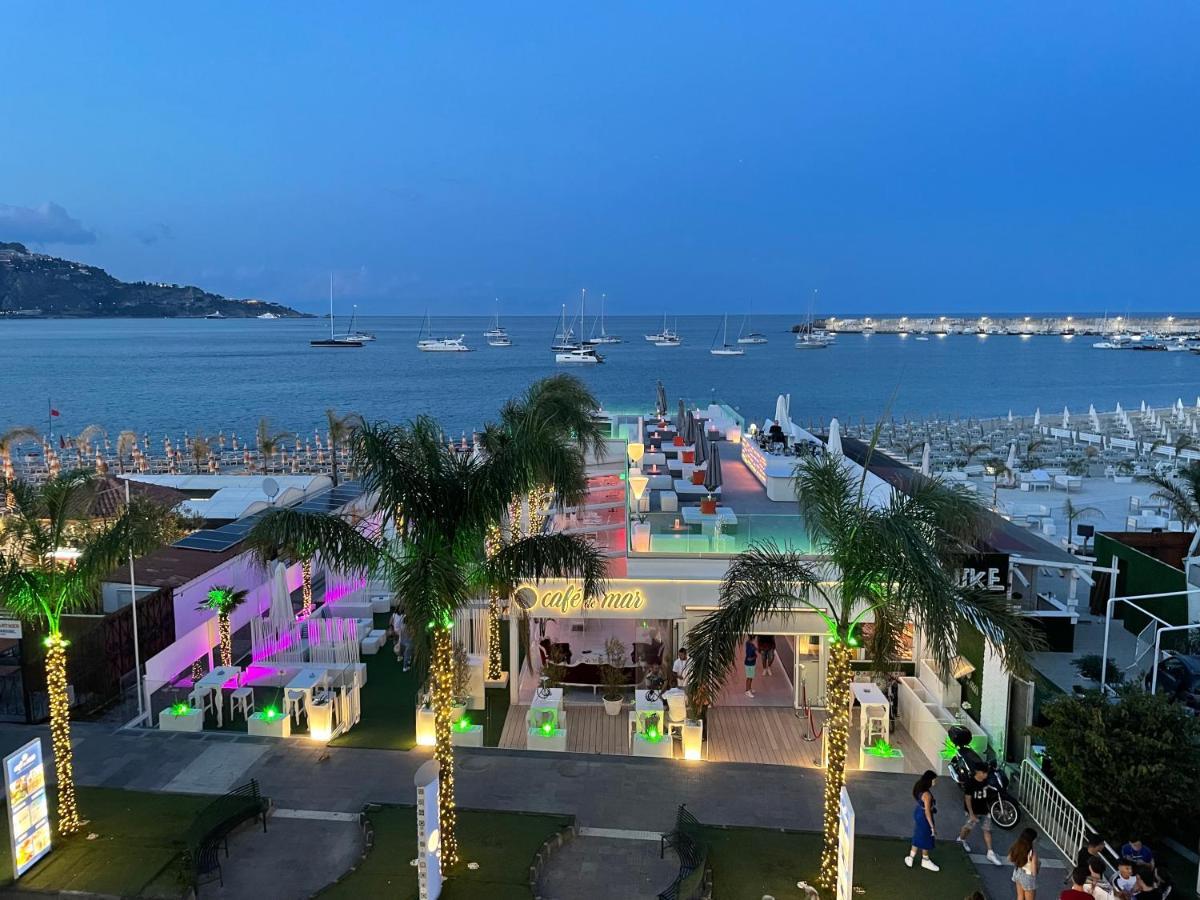 La Finestra Sul Mare Modern Apartment Giardini Naxos Exterior foto