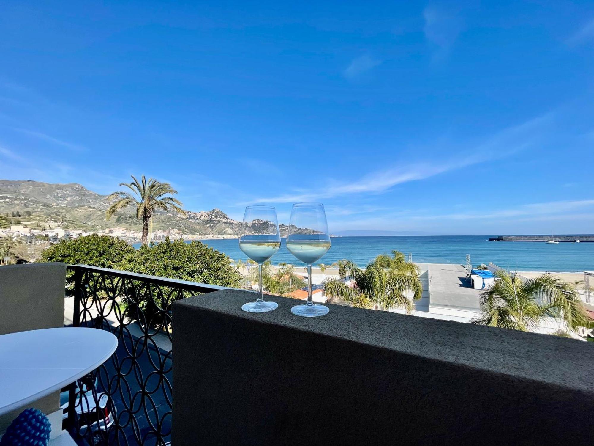 La Finestra Sul Mare Modern Apartment Giardini Naxos Exterior foto