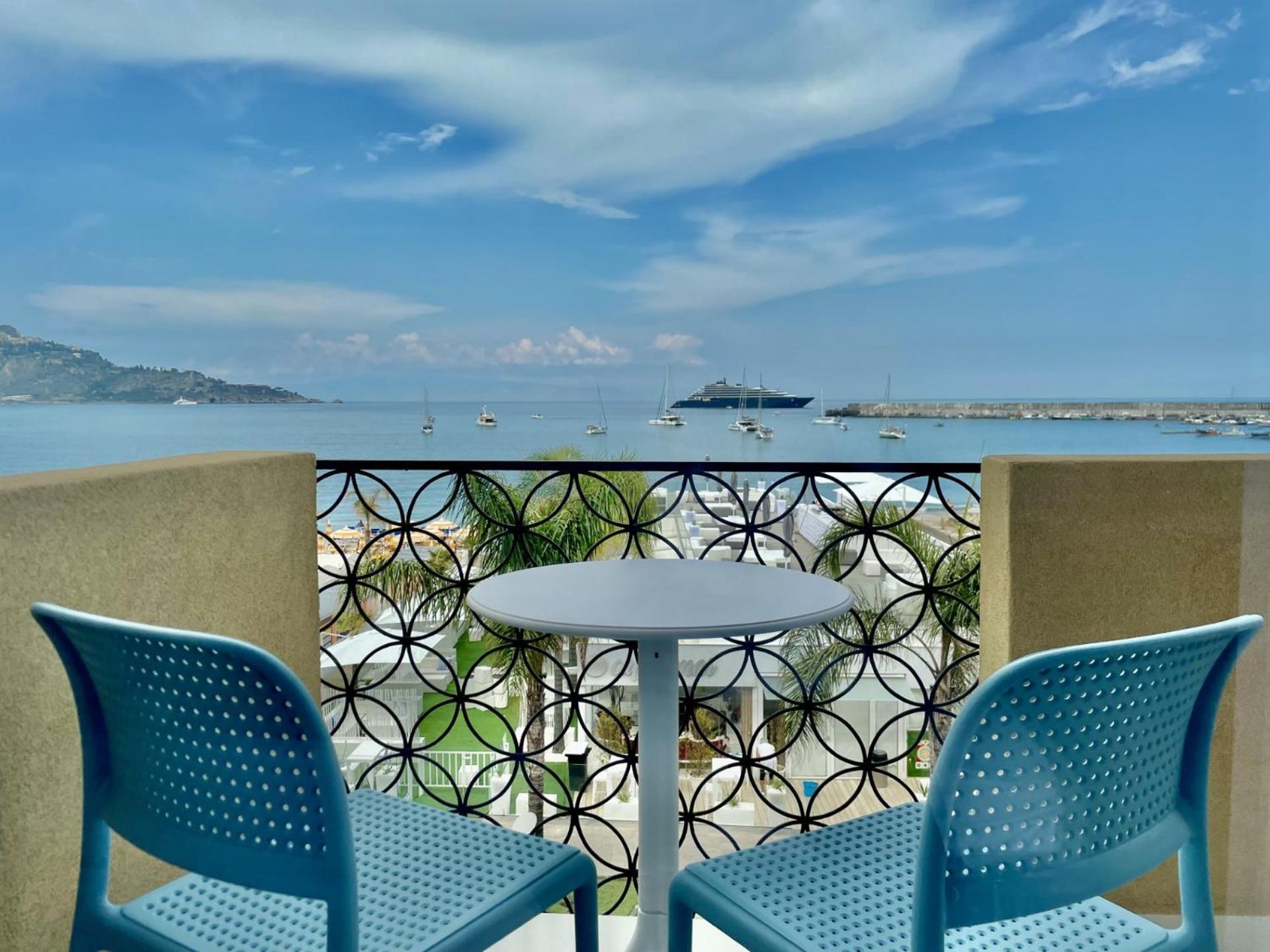 La Finestra Sul Mare Modern Apartment Giardini Naxos Exterior foto