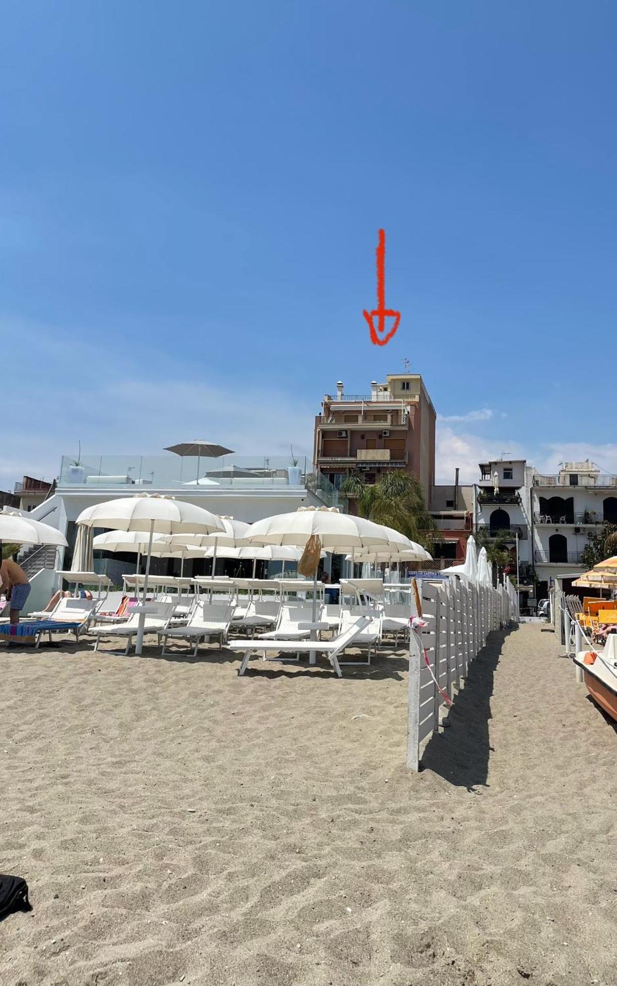 La Finestra Sul Mare Modern Apartment Giardini Naxos Exterior foto