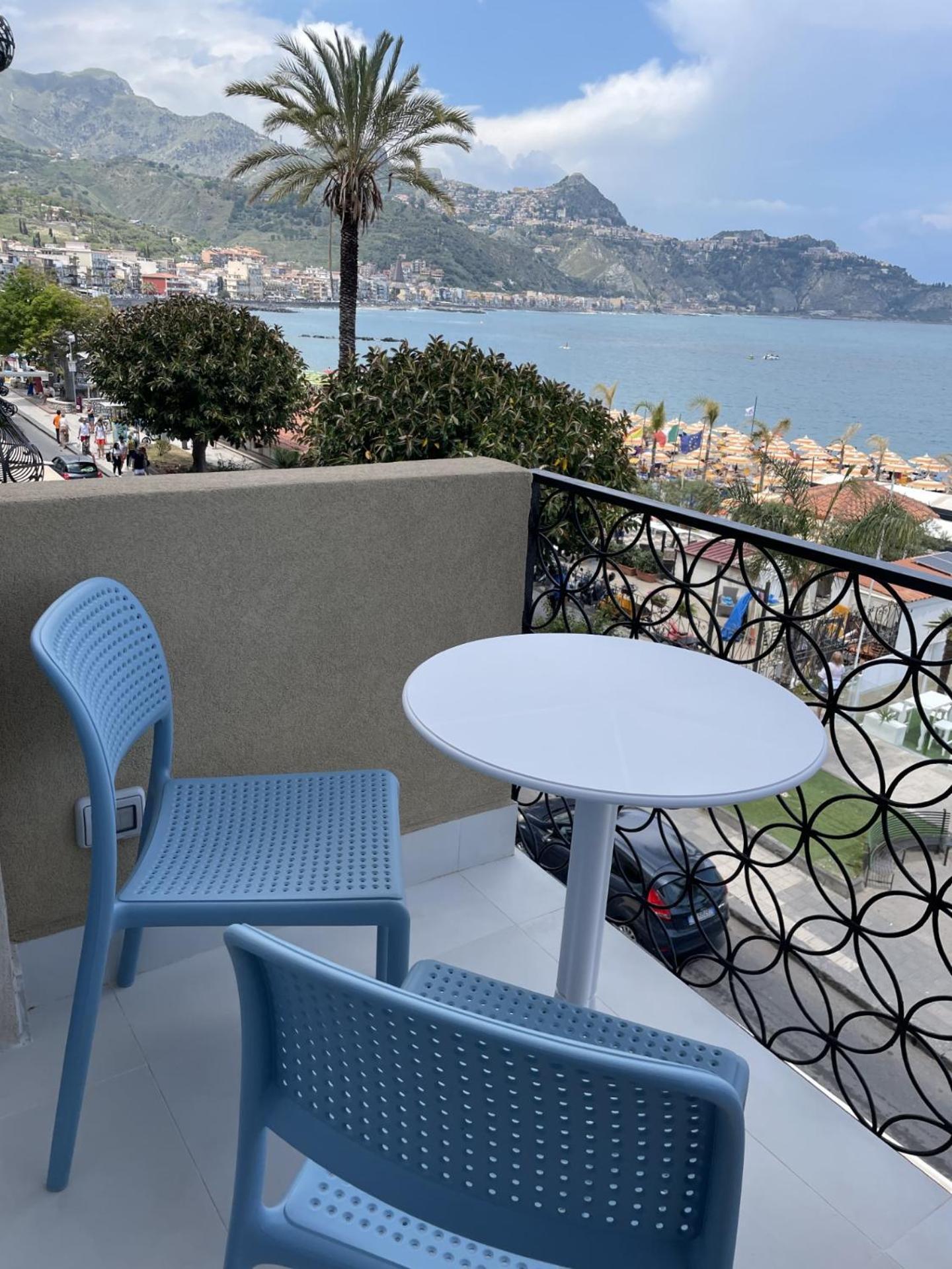 La Finestra Sul Mare Modern Apartment Giardini Naxos Cameră foto